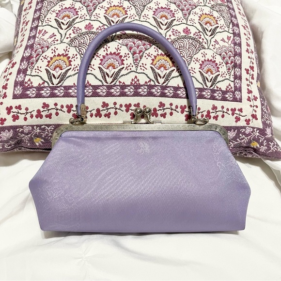 NWOT LILAC CLUTCH CLASP VINTAGE STYLE SATIN FRAME BAG - Picture 1 of 7